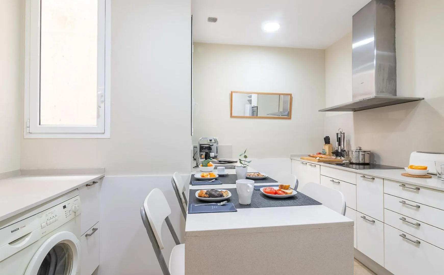 My Space Barcelona - Spacious And Modern Apartment Near The Hospital Clinic