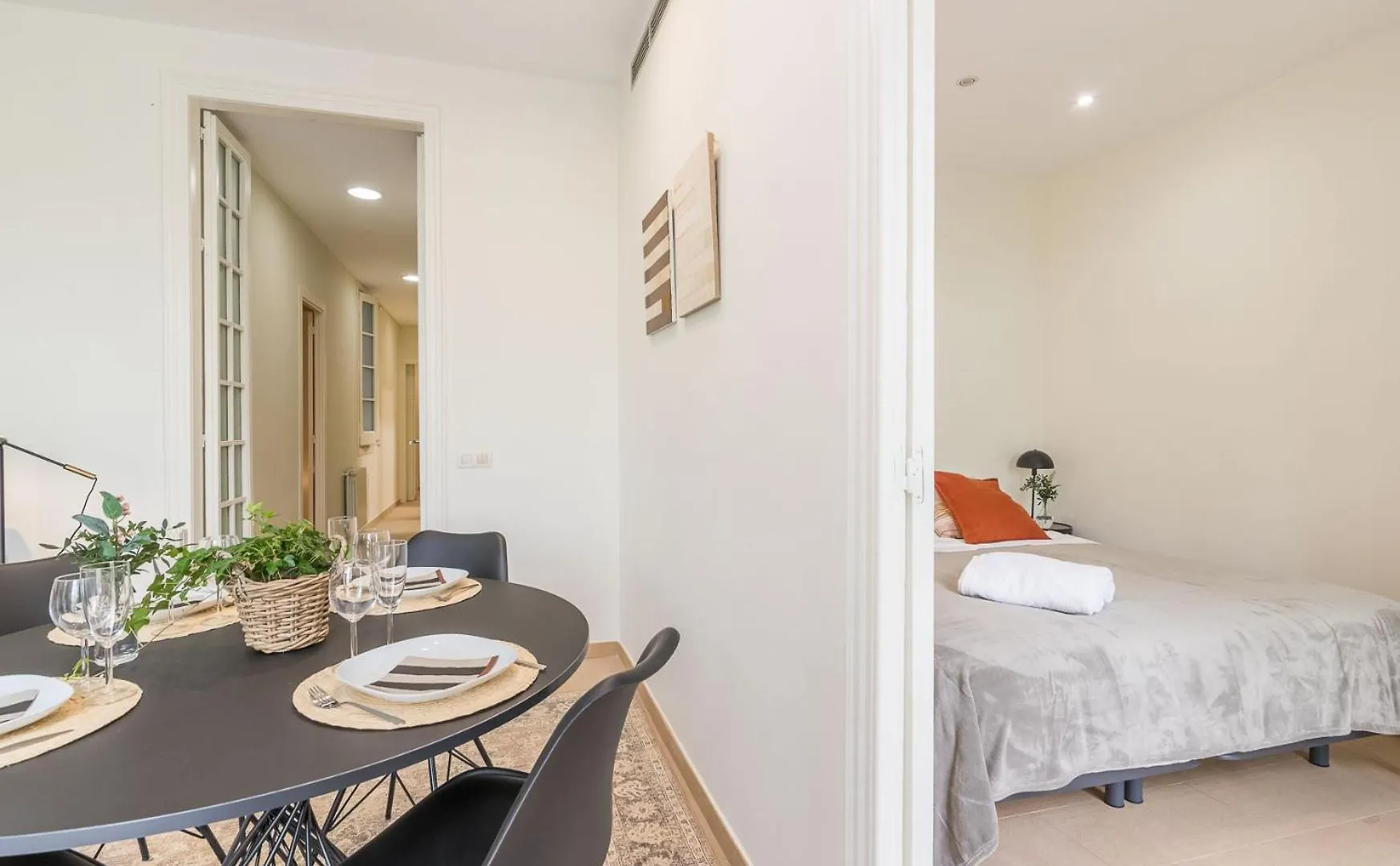 My Space Barcelona - Spacious And Modern Apartment Near The Hospital Clinic