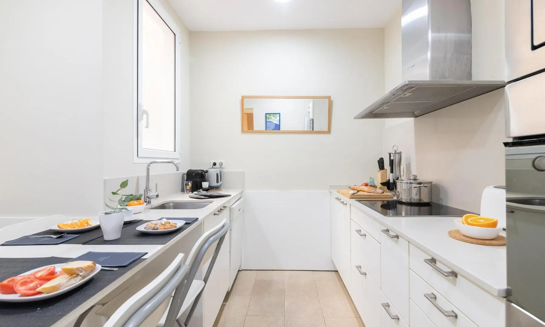 My Space Barcelona - Spacious And Modern Apartment Near The Hospital Clinic