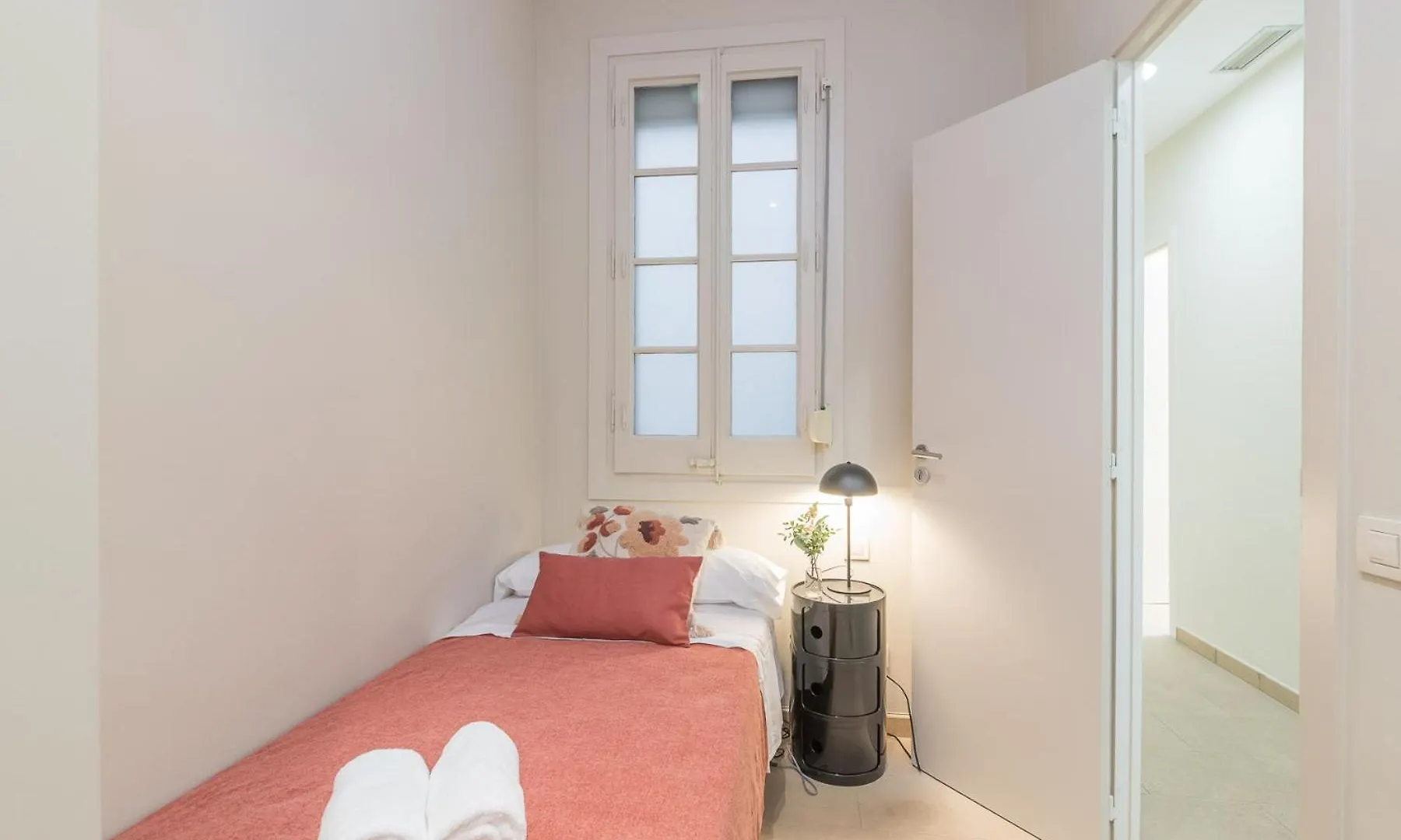 My Space Barcelona - Spacious And Modern Apartment Near The Hospital Clinic 0*,  Spain