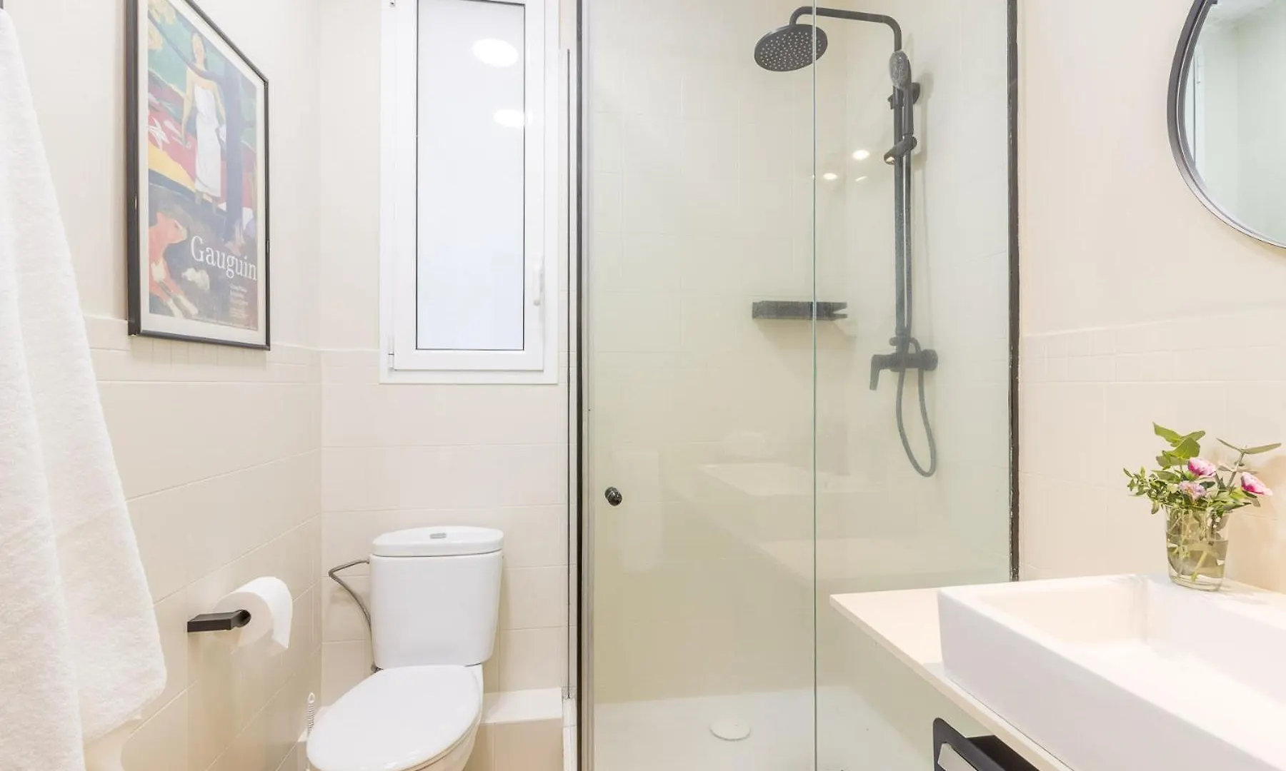 My Space Barcelona - Spacious And Modern Apartment Near The Hospital Clinic
