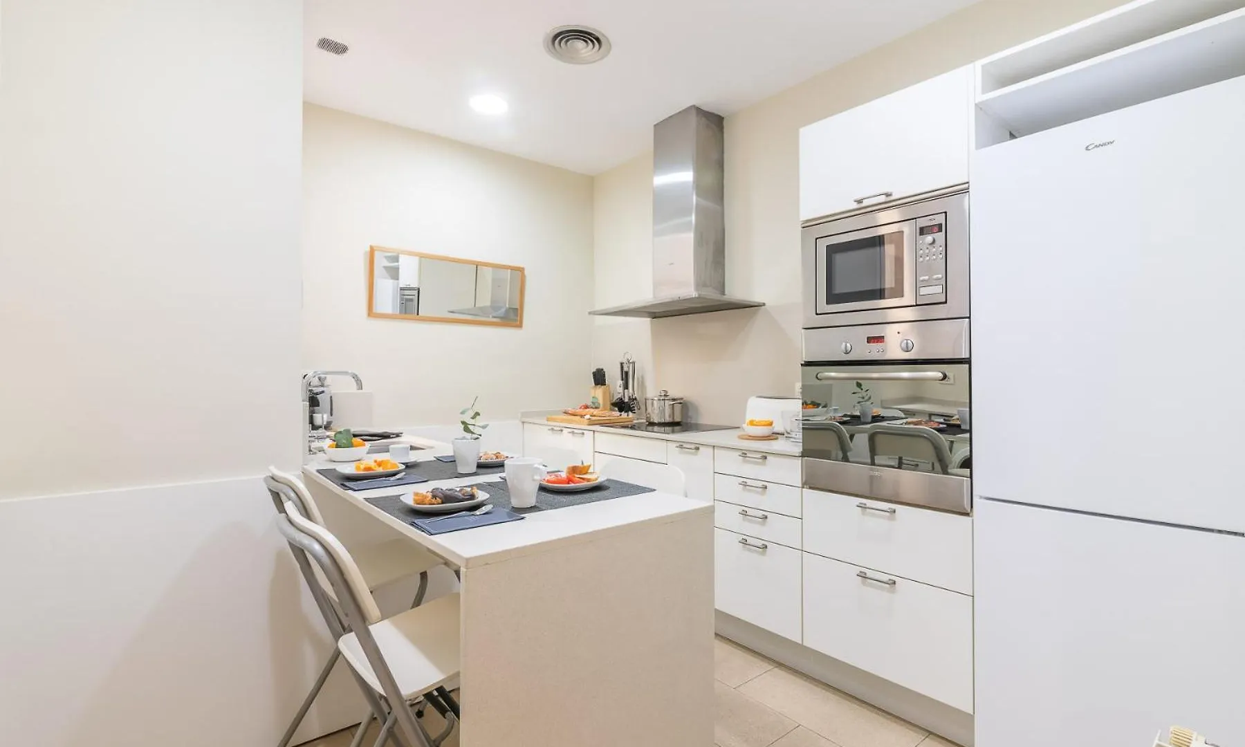 My Space Barcelona - Spacious And Modern Apartment Near The Hospital Clinic