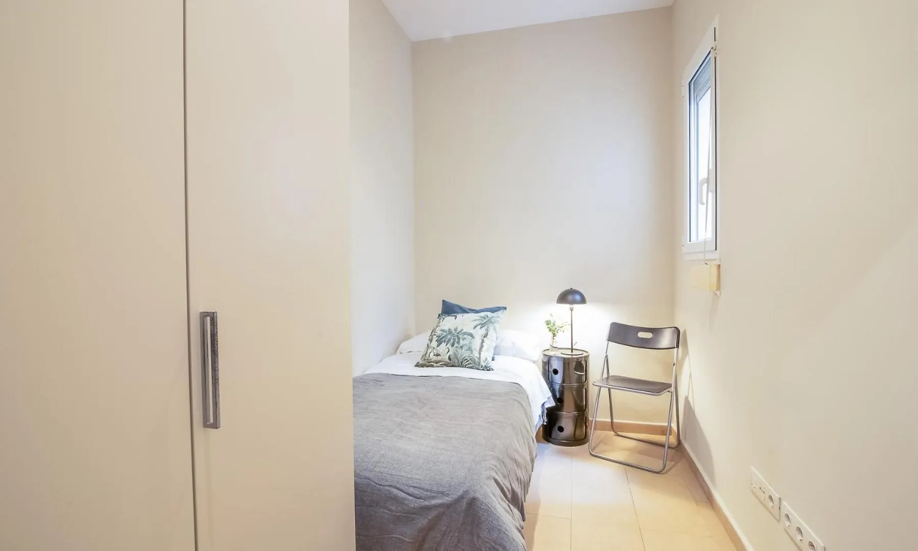 My Space Barcelona - Spacious And Modern Apartment Near The Hospital Clinic Spain