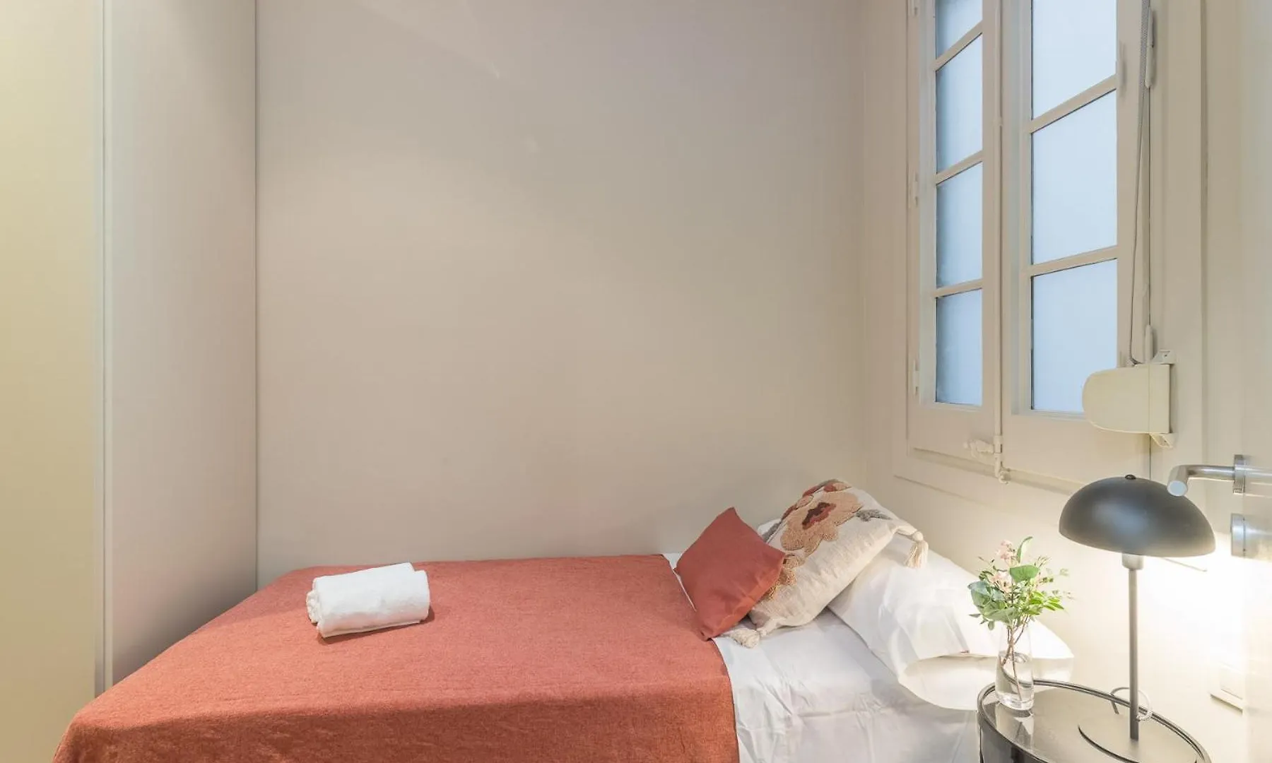 My Space Barcelona - Spacious And Modern Apartment Near The Hospital Clinic Spain