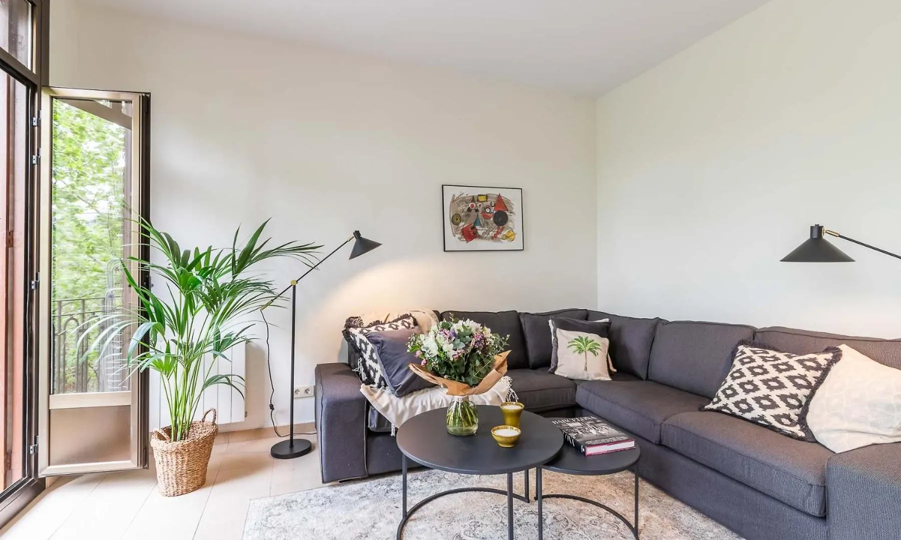 My Space Barcelona - Spacious And Modern Apartment Near The Hospital Clinic