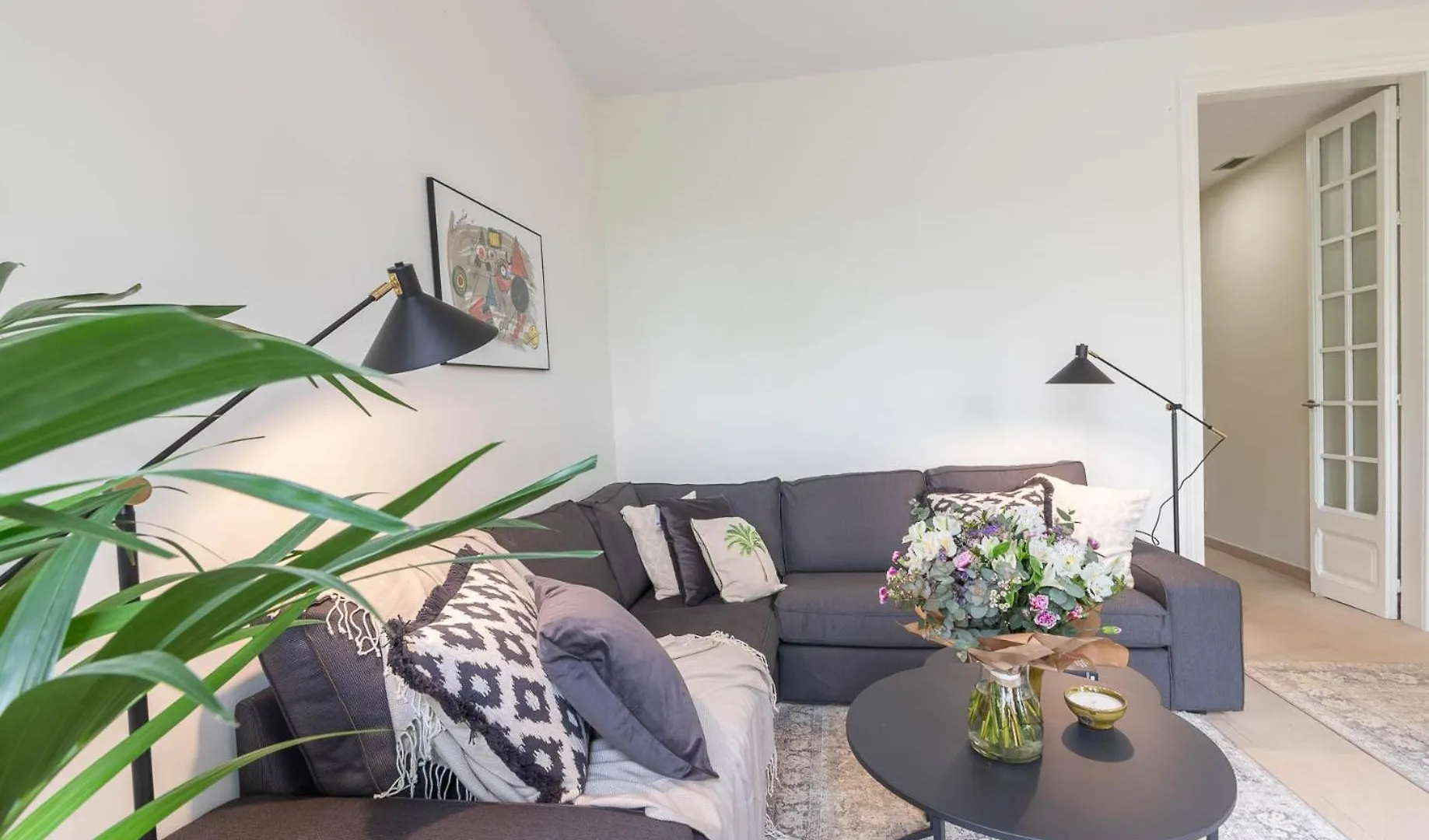 My Space Barcelona - Spacious And Modern Apartment Near The Hospital Clinic