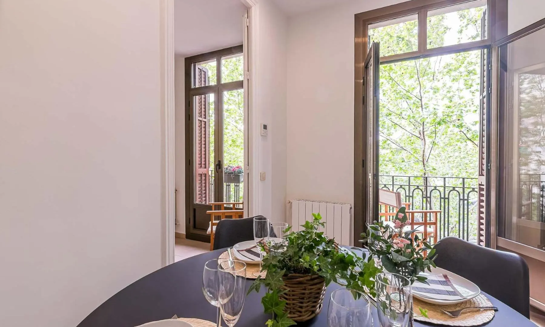 My Space Barcelona - Spacious And Modern Apartment Near The Hospital Clinic Spain