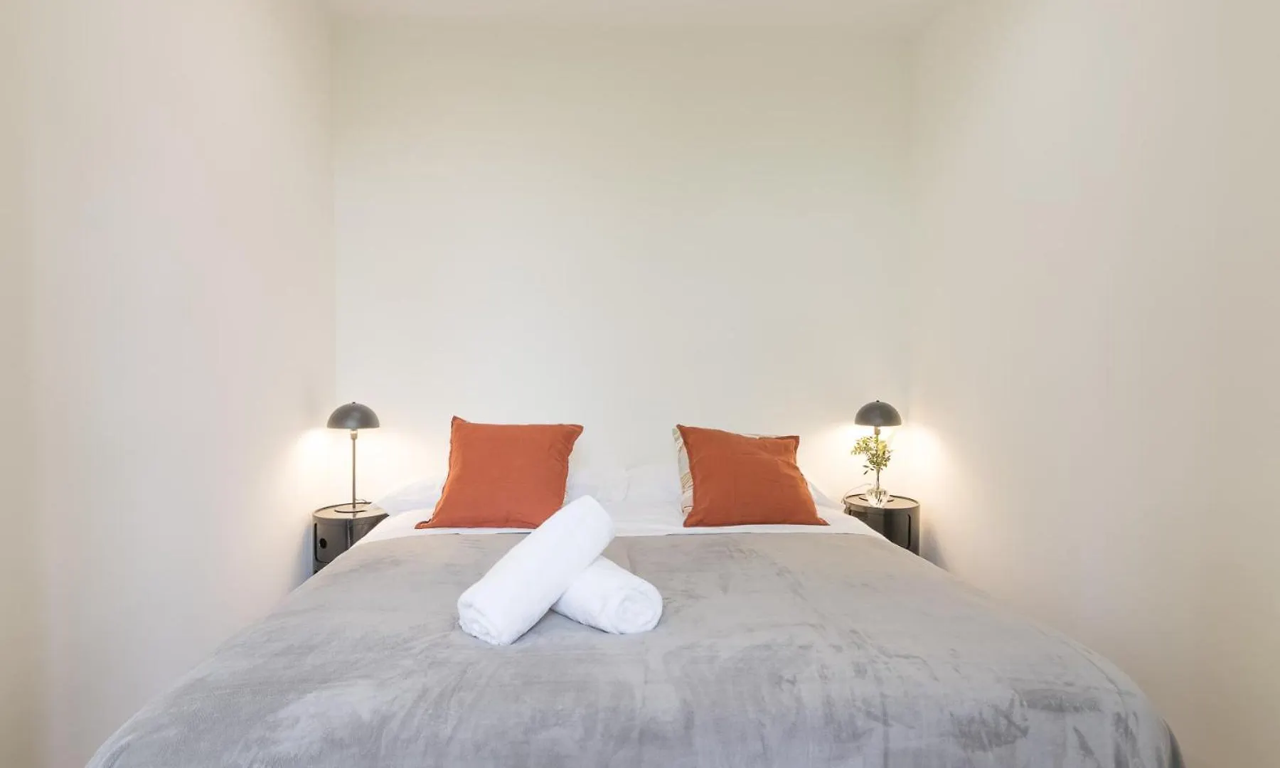 My Space Barcelona - Spacious And Modern Apartment Near The Hospital Clinic