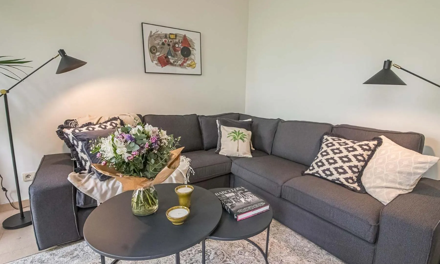 My Space Barcelona - Spacious And Modern Apartment Near The Hospital Clinic
