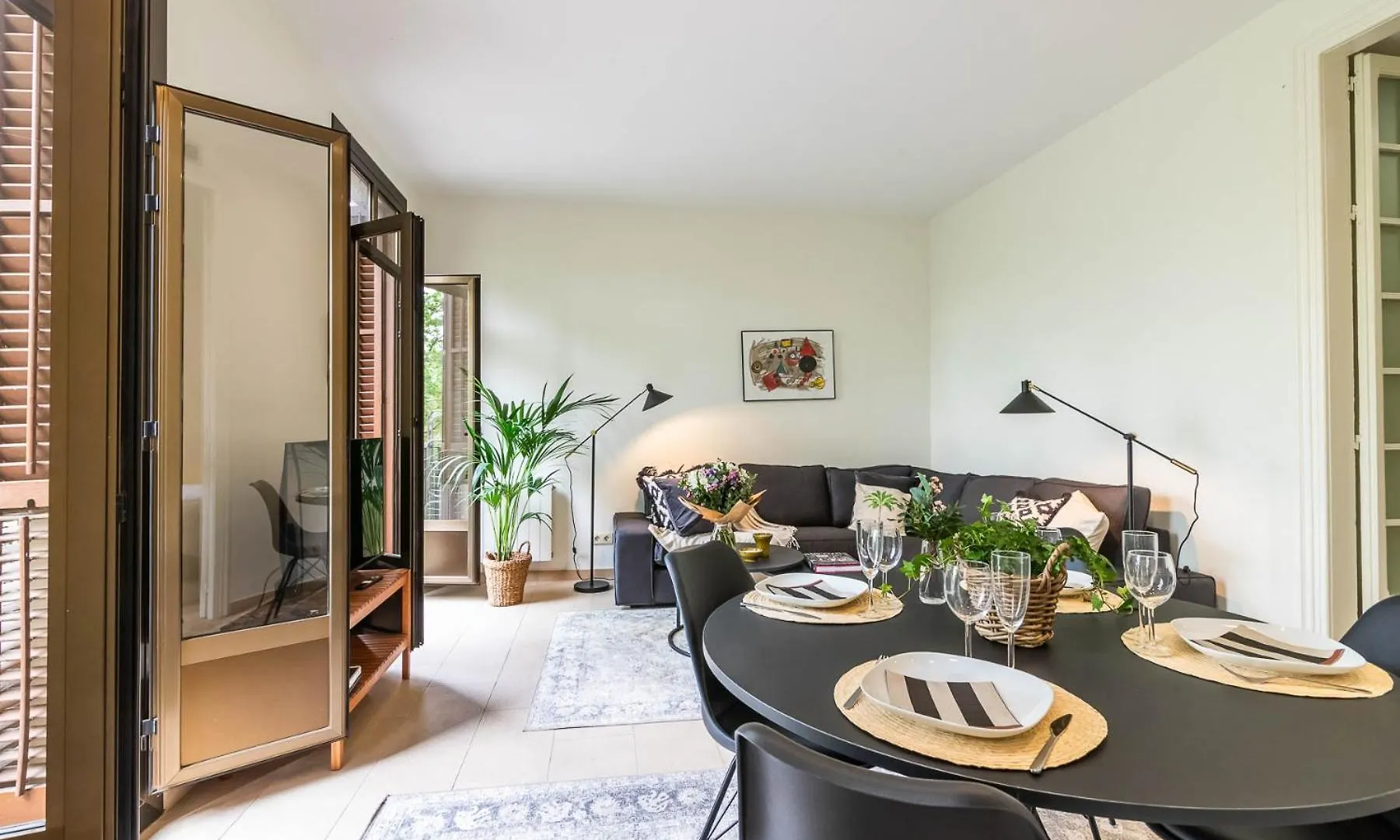My Space Barcelona - Spacious And Modern Apartment Near The Hospital Clinic Spain