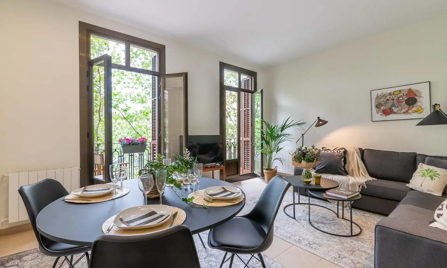 My Space Barcelona - Spacious And Modern Apartment Near The Hospital Clinic