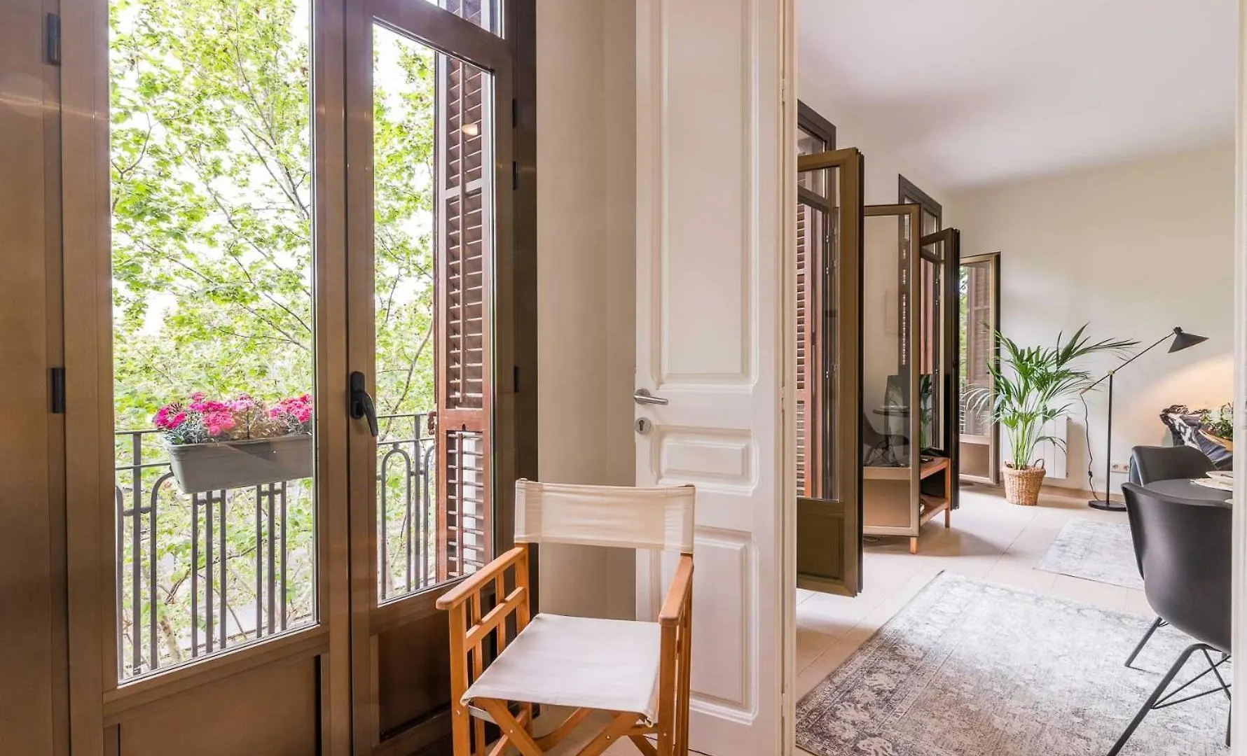 My Space Barcelona - Spacious And Modern Apartment Near The Hospital Clinic
