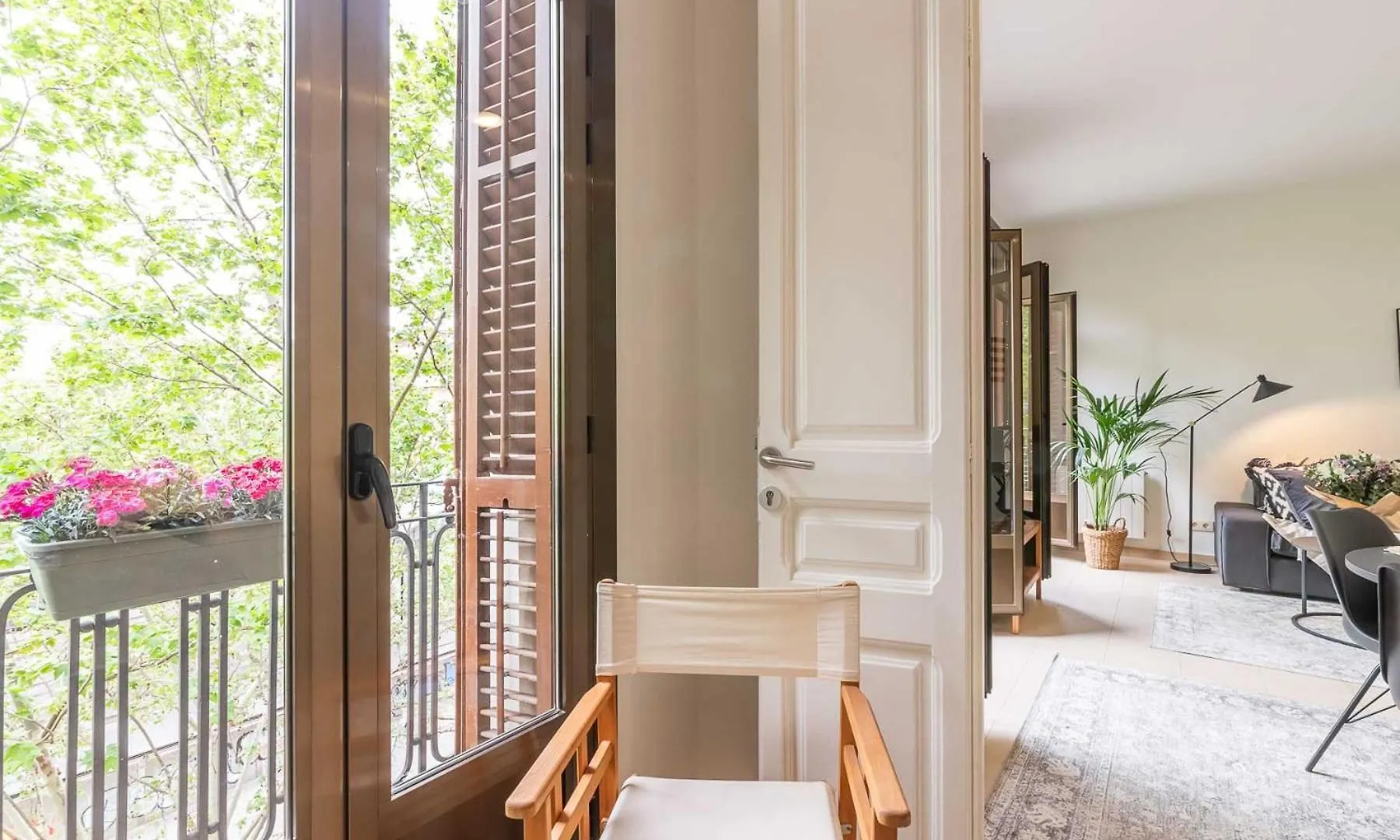My Space Barcelona - Spacious And Modern Apartment Near The Hospital Clinic