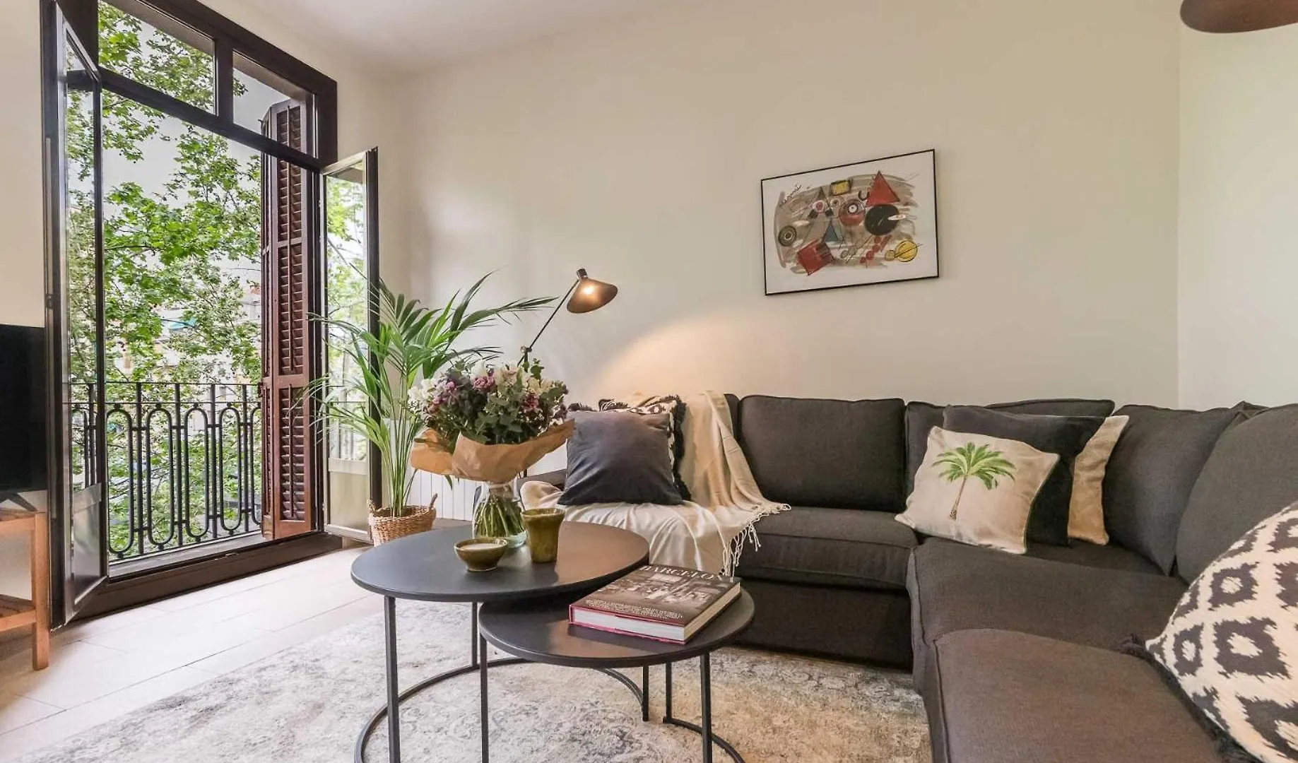 My Space Barcelona - Spacious And Modern Apartment Near The Hospital Clinic Spain