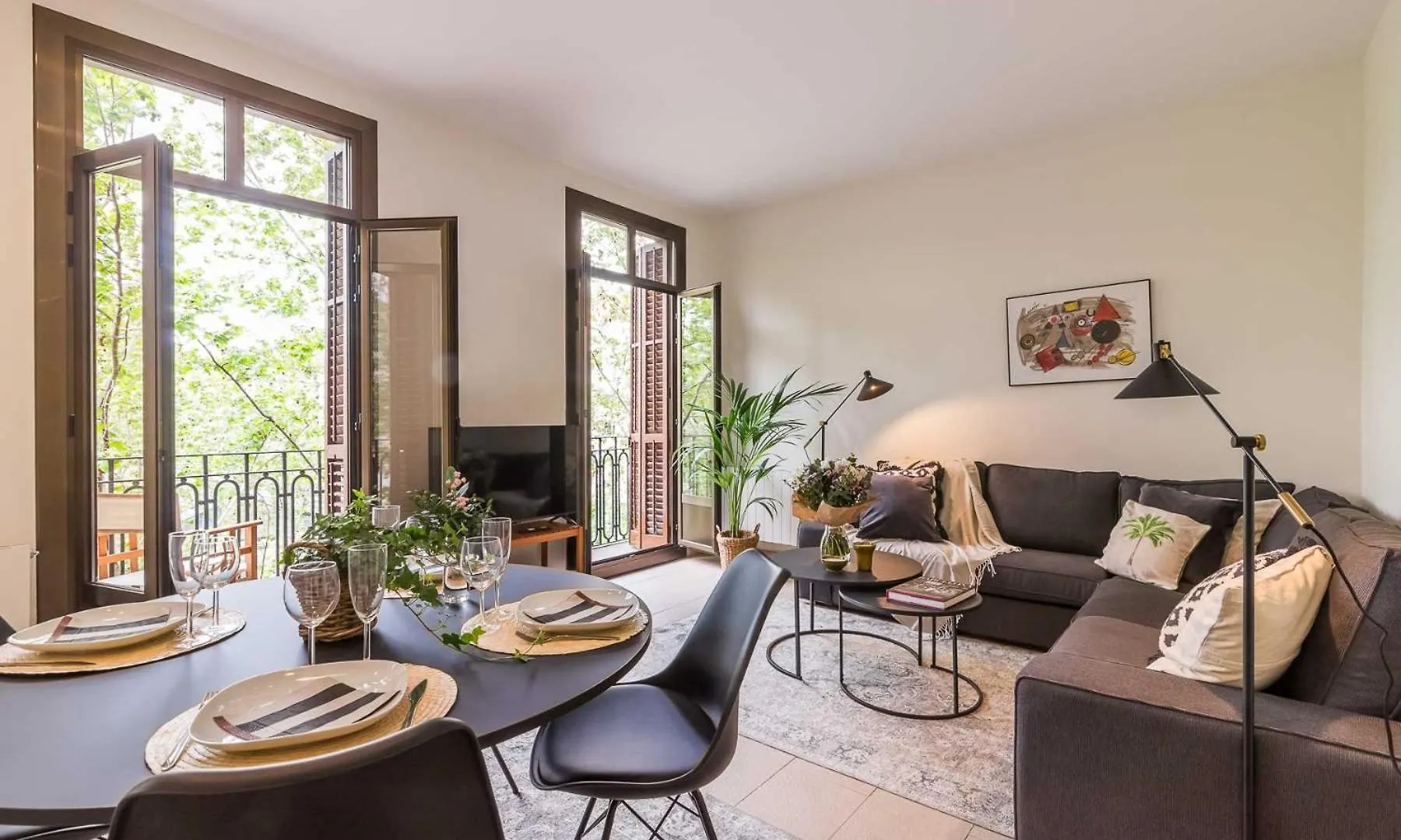 My Space Barcelona - Spacious And Modern Apartment Near The Hospital Clinic