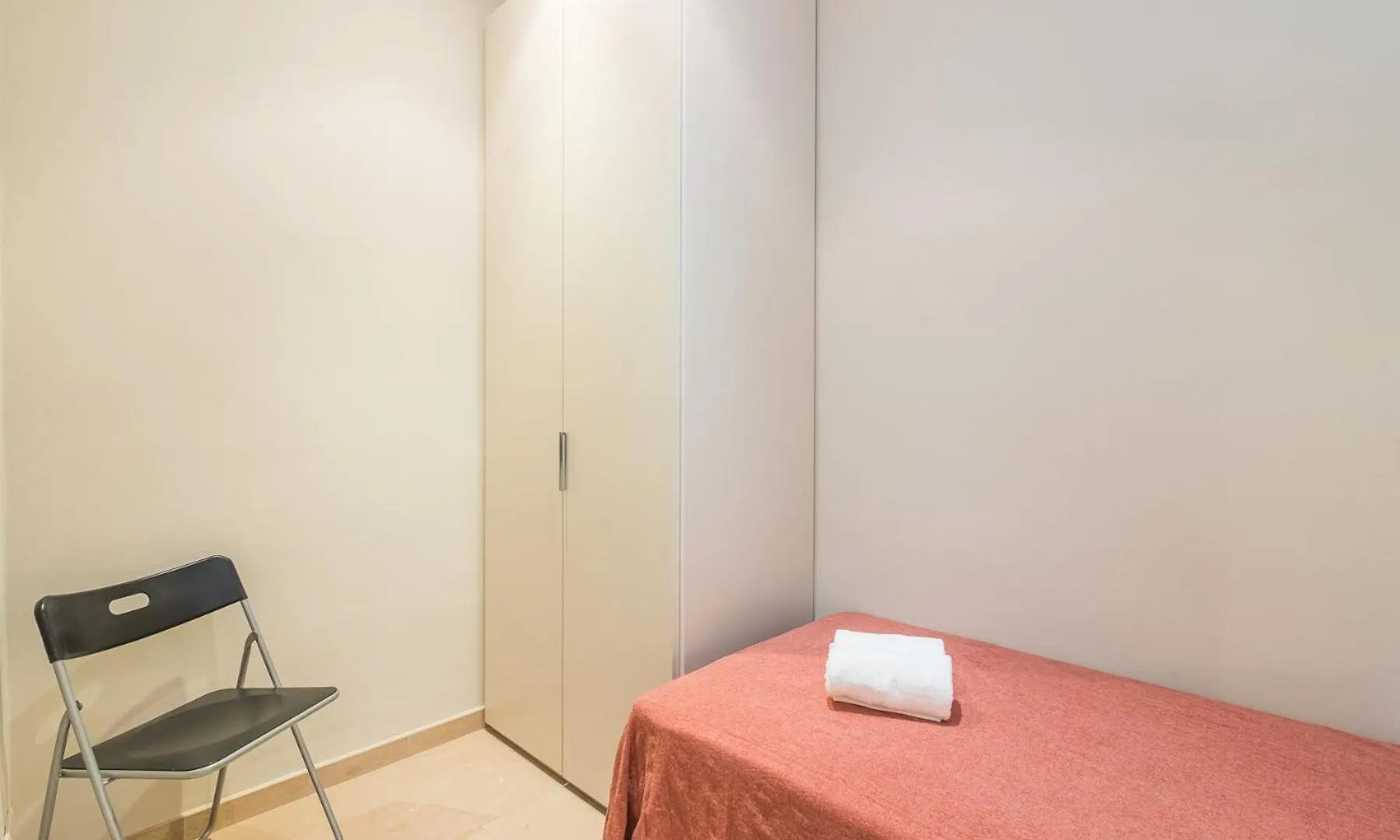 My Space Barcelona - Spacious And Modern Apartment Near The Hospital Clinic