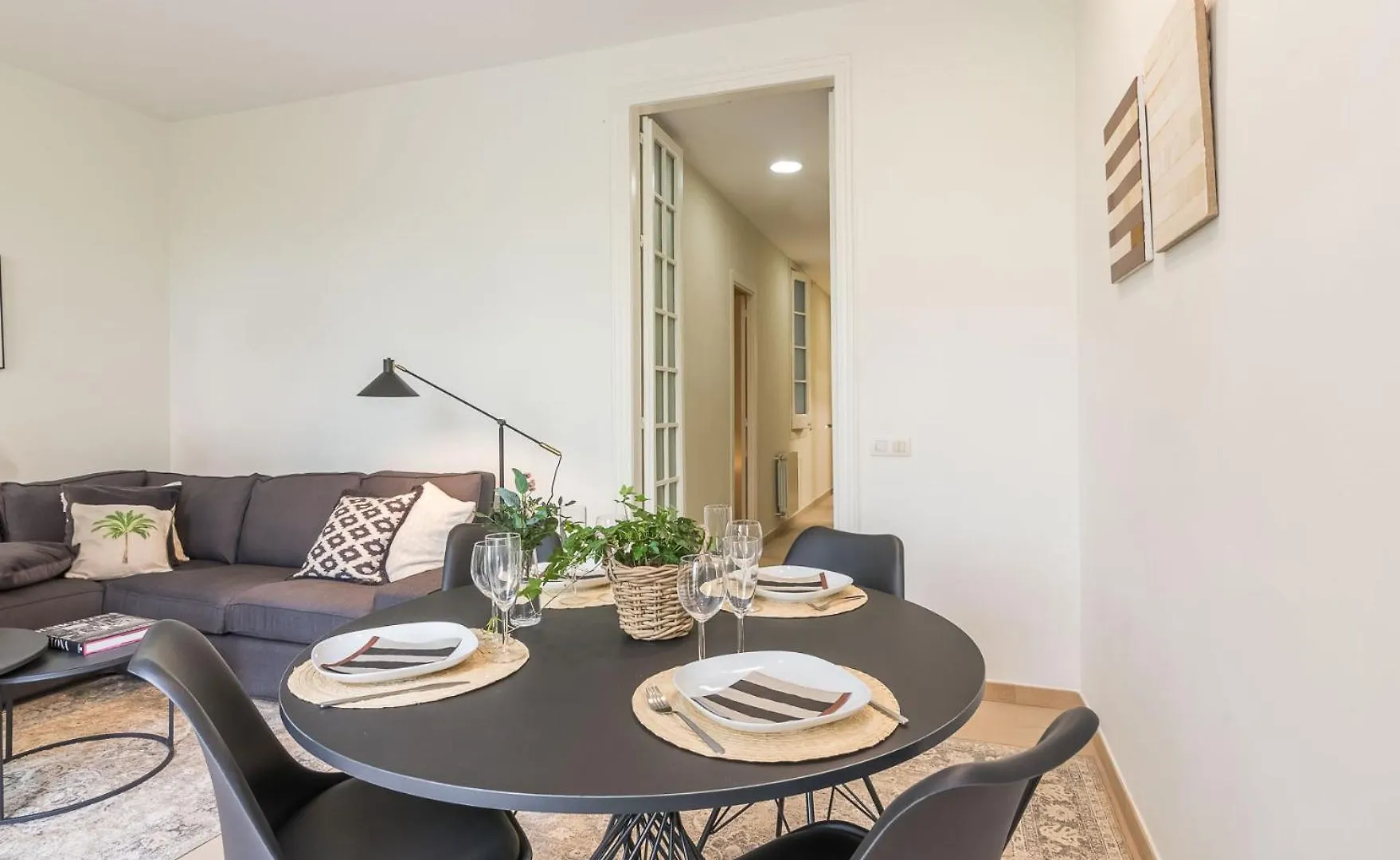 My Space Barcelona - Spacious And Modern Apartment Near The Hospital Clinic